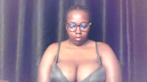 Snapshot of queen_melanine chatting on July 2026 03:55:01 AM QUEEN online show from July 2026 03:55:01 AM