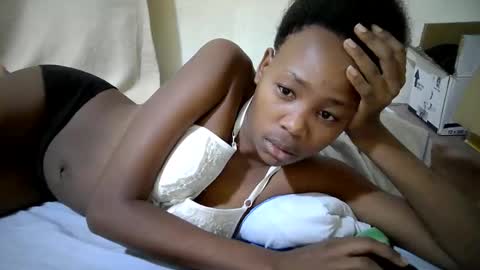 Snapshot of queen_slender chatting on May 2026 07:17:01 AM queen_slender online show from May 2026 07:17:01 AM