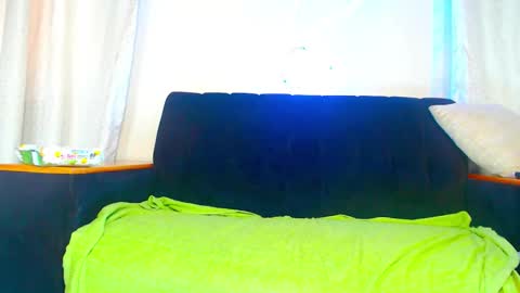 Snapshot of queen_zoe01 chatting on December 2025 09:14:01 AM queen_zoe01 online show from December 2025 09:14:01 AM