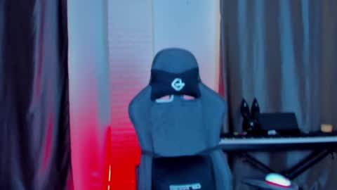 Snapshot of queenaliss chatting on February 2025 08:44:02 AM Your world and the universe Aliss online show from February 2025 08:44:02 AM