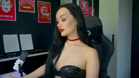 Snapshot of queenaliss chatting on September 2025 04:35:01 AM Your world and the universe Aliss online show from September 2025 04:35:01 AM