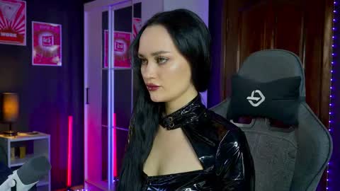 Snapshot of queenaliss chatting on October 2025 05:04:02 AM Your world and the universe Aliss online show from October 2025 05:04:02 AM