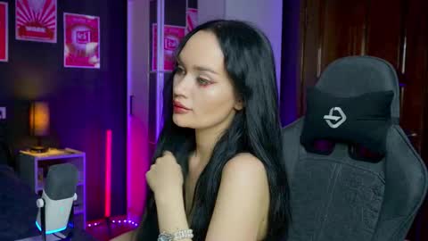 Snapshot of queenaliss chatting on October 2025 11:16:01 AM Your world and the universe Aliss online show from October 2025 11:16:01 AM