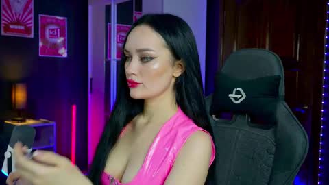 Snapshot of queenaliss chatting on October 2025 04:27:01 AM Your world and the universe Aliss online show from October 2025 04:27:01 AM