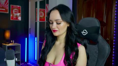 Snapshot of queenaliss chatting on November 2025 05:51:01 AM Your world and the universe Aliss online show from November 2025 05:51:01 AM