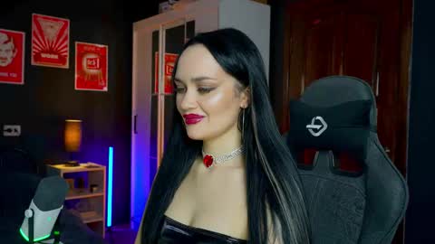 Snapshot of queenaliss chatting on November 2025 04:04:01 AM Your world and the universe Aliss online show from November 2025 04:04:01 AM