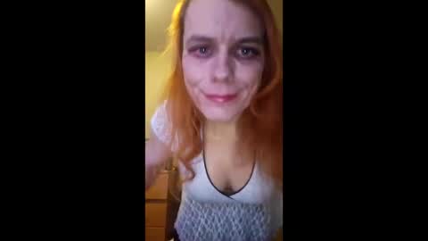 Snapshot of queenbitchholly chatting on December 2025 01:33:02 AM queenbitchholly online show from December 2025 01:33:02 AM