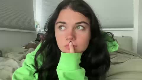 Snapshot of queencassidyy chatting on October 2025 08:20:01 PM Cassidy online show from October 2025 08:20:01 PM