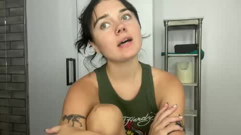 Snapshot of queencassidyy chatting on October 2025 11:17:02 PM Cassidy online show from October 2025 11:17:02 PM