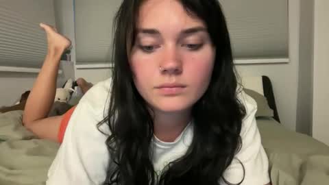 Snapshot of queencassidyy chatting on November 2025 01:04:02 AM Cassidy online show from November 2025 01:04:02 AM