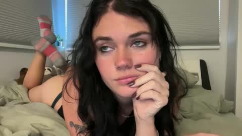 Snapshot of queencassidyy chatting on November 2025 11:37:01 PM Cassidy online show from November 2025 11:37:01 PM