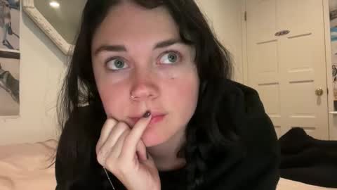 Snapshot of queencassidyy chatting on December 2025 07:14:02 AM Cassidy online show from December 2025 07:14:02 AM