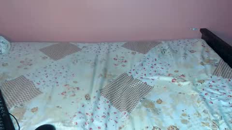 Snapshot of queenchloe1 chatting on May 2026 07:48:02 AM queenchloe1 online show from May 2026 07:48:02 AM