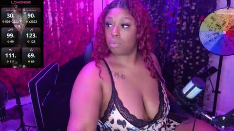 Snapshot of queencroze chatting on November 2025 04:05:01 PM Queen Cherise Roze online show from November 2025 04:05:01 PM