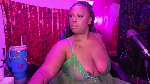 Snapshot of queencroze chatting on May 2026 12:50:01 AM Queen Cherise Roze online show from May 2026 12:50:01 AM