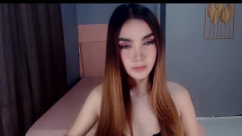 queenemeraldts online show from November 2025 01:15:02 AM