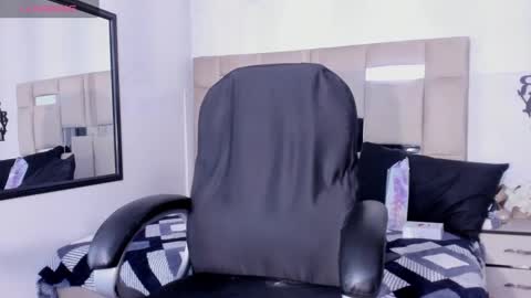 QUEENJEENN online show from January 2025 06:21:01 PM