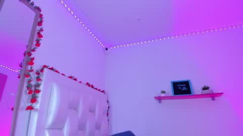 Snapshot of queenlatina10 chatting on November 2025 03:45:01 PM Andrea online show from November 2025 03:45:01 PM