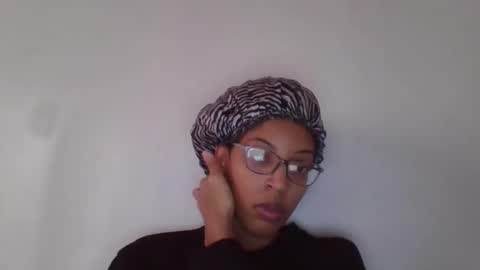 Snapshot of queenlavish chatting on November 2025 08:30:01 PM queenlavish online show from November 2025 08:30:01 PM