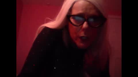 Snapshot of queenmayhem_ chatting on September 2025 01:17:01 AM Queenmayhem online show from September 2025 01:17:01 AM