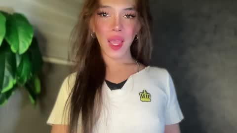 QUEEN online show from December 2025 02:27:01 AM