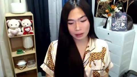 Snapshot of queenofcum169xx chatting on April 2026 06:32:02 PM Mikka online show from April 2026 06:32:02 PM