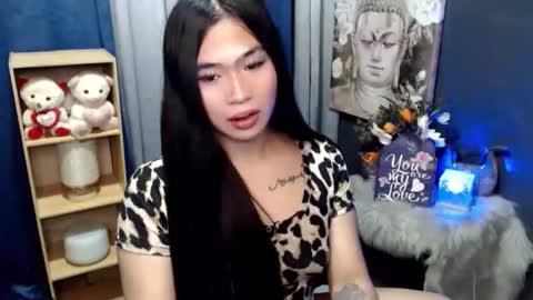 Snapshot of queenofcum169xx chatting on April 2026 05:33:02 PM Mikka online show from April 2026 05:33:02 PM