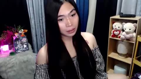Snapshot of queenofcum169xx chatting on May 2026 05:42:02 PM Mikka online show from May 2026 05:42:02 PM
