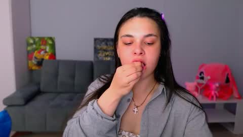 Snapshot of queenofthesense chatting on November 2025 03:56:01 PM Patricia online show from November 2025 03:56:01 PM