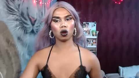 queenpinayebony_xx online show from April 2026 01:34:01 PM