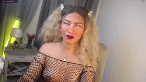 Snapshot of queensabbyvee chatting on November 2025 05:24:01 PM Sabrina online show from November 2025 05:24:01 PM