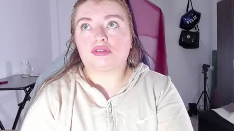 Snapshot of queensami7 chatting on November 2025 02:22:01 AM Samantha online show from November 2025 02:22:01 AM