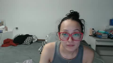 Snapshot of queensofiaqueen chatting on April 2026 12:31:01 PM queensofiaqueen online show from April 2026 12:31:01 PM