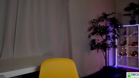 Snapshot of queensy_sins_x chatting on April 2026 07:07:02 PM Queensy online show from April 2026 07:07:02 PM