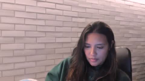 Snapshot of queenv66 chatting on December 2024 06:03:02 AM Val - online show from December 2024 06:03:02 AM