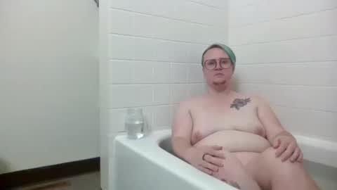 Snapshot of queerlyjaz chatting on October 2025 01:50:02 AM queerlyjaz online show from October 2025 01:50:02 AM