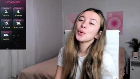 Snapshot of queitsharm_ chatting on December 2025 06:32:01 AM Anna online show from December 2025 06:32:01 AM