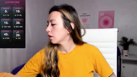 Snapshot of queitsharm_ chatting on December 2025 06:30:02 AM Anna online show from December 2025 06:30:02 AM