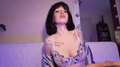 quiet_smile online show from December 2025 10:35:01 AM