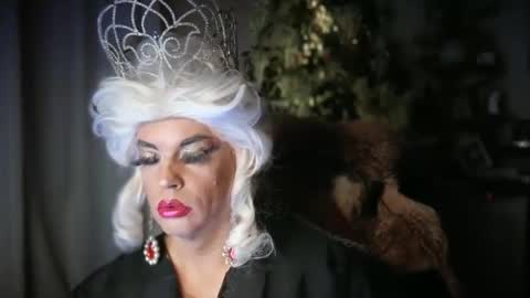 Snapshot of qweenviva chatting on January 2025 12:49:02 AM ViVaLuvLicious online show from January 2025 12:49:02 AM