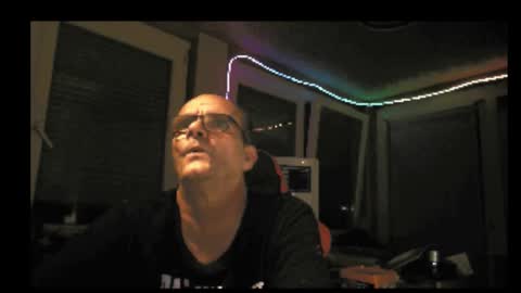 Snapshot of r_2d2_ chatting on October 2025 09:17:02 PM dj mike online show from October 2025 09:17:02 PM