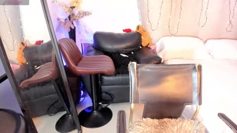 natalia  -  online show from December 2025 02:05:01 AM