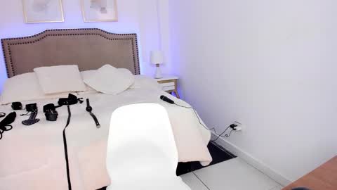 Snapshot of rachel_es chatting on February 2026 06:10:02 AM RACHEL ES online show from February 2026 06:10:02 AM