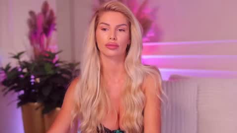 Snapshot of rachel_quinn_ chatting on June 2026 03:40:01 AM rachel_quinn_ online show from June 2026 03:40:01 AM