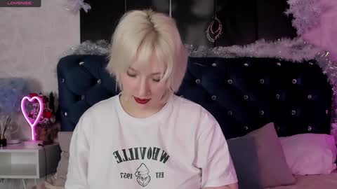 Snapshot of rachelcart chatting on January 2025 04:04:02 AM RachelCart online show from January 2025 04:04:02 AM