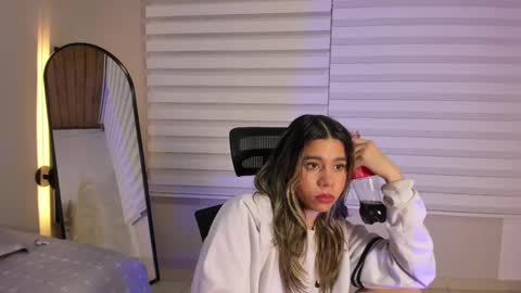 Snapshot of rachell_criss chatting on November 2025 04:22:02 AM Rachell online show from November 2025 04:22:02 AM