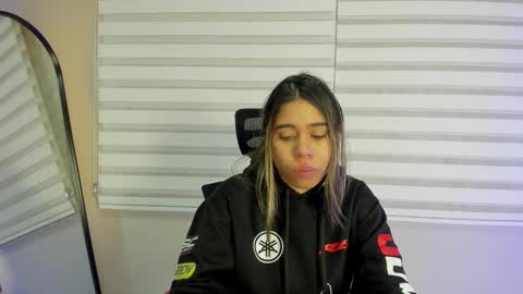 Snapshot of rachell_criss chatting on November 2025 04:21:01 AM Rachell online show from November 2025 04:21:01 AM