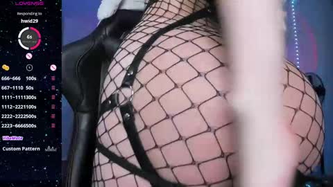 Snapshot of rachelqueen_ chatting on May 2026 10:36:01 AM Miko Pleasee help me get 100 likes online show from May 2026 10:36:01 AM