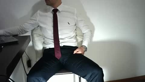 Snapshot of rafaelssk chatting on May 2026 03:18:01 PM elenacam online show from May 2026 03:18:01 PM