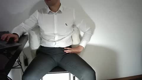 Snapshot of rafaelssk chatting on May 2026 09:15:01 AM elenacam online show from May 2026 09:15:01 AM